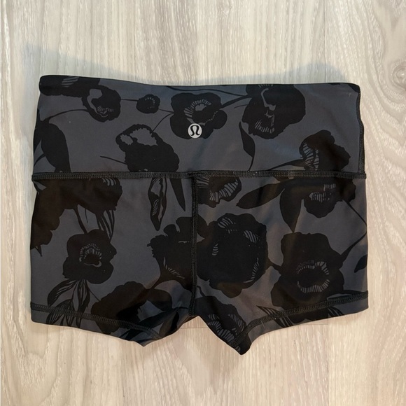 Rare! Lululemon Boogie Shorts Full-On Luxtreme Flat Inky Floral Sz 2 2014 Y2K - Picture 9 of 11